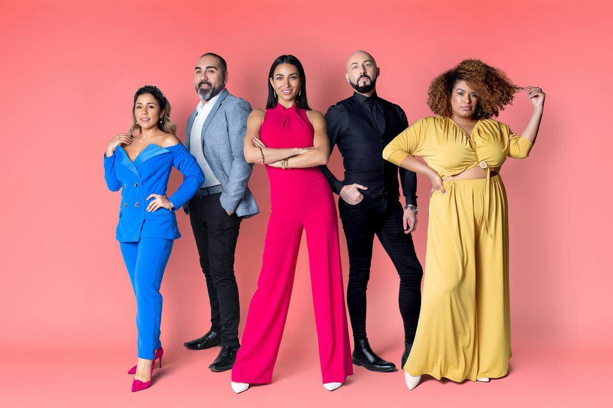 Lisandra Silva (centro) con el equipo de Cambia tu imagen. Desde la izq., Nicoletta Valentina, Claudio Jara, Vicente de Casta y Kever Star.