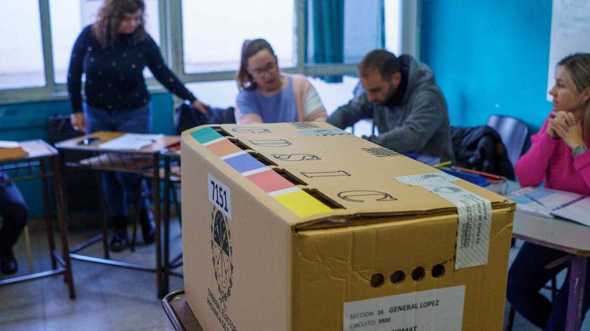 Foto de archivo del 16 de julio de 2023 de un centro de votación en Firmat, Santa Fe, Argentina.