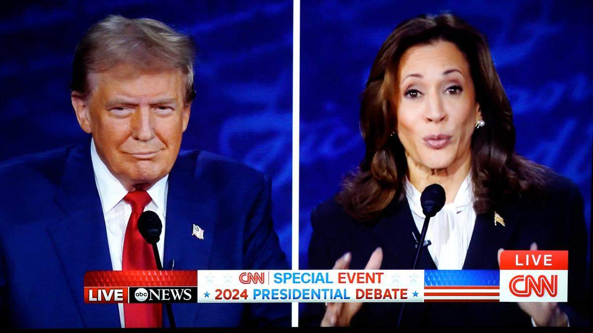 Los candidatos presidenciales, el republicano Donald Trump y la demócrata Kamala Harris, debaten el 10 de septiembre de 2024, en Filadelfia, Pensilvania.