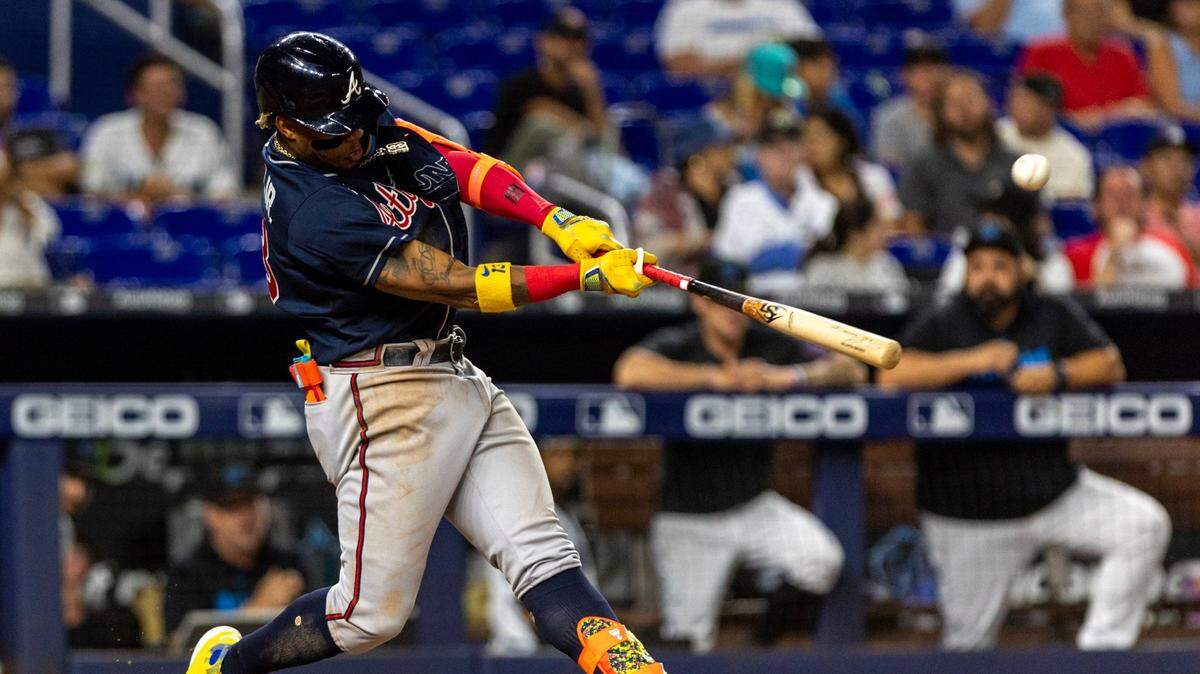 Ronald Acuña Jr. fue proclamado como el Mejor Jugador del Año en las Grandes Ligas por la revista Baseball Digest y eBay tras una temporada en la que bateó 41 jonrones y se robó 73 bases para los Bravos de Atlanta.