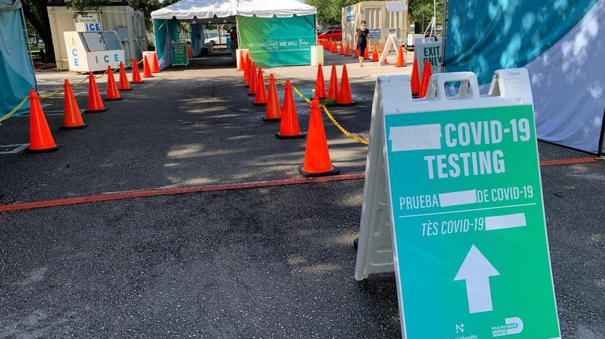 Foto de archivo. Vista de un centro para realizar pruebas de detección de Covid-19 en un parque de Miami el 19 de junio de 2022.