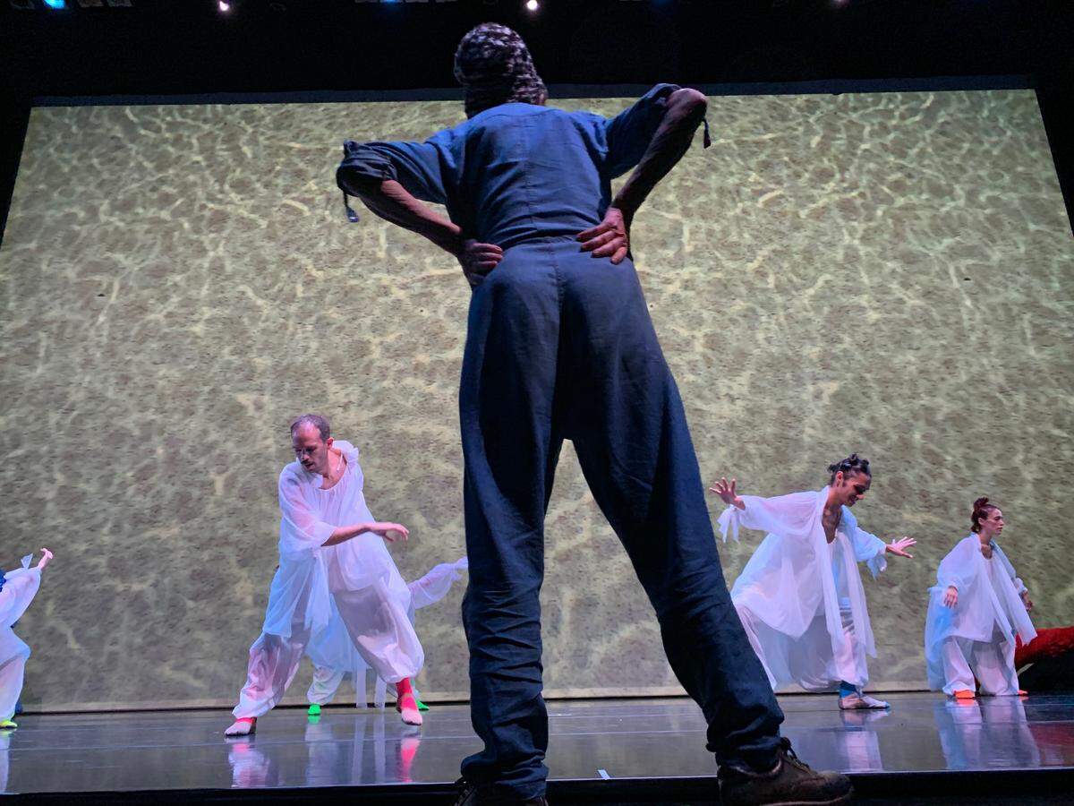 Brigid Baker y sus bailarines ensayando “Remain in Light”, una de las obras más exitosas de Baker como coreógrafa.