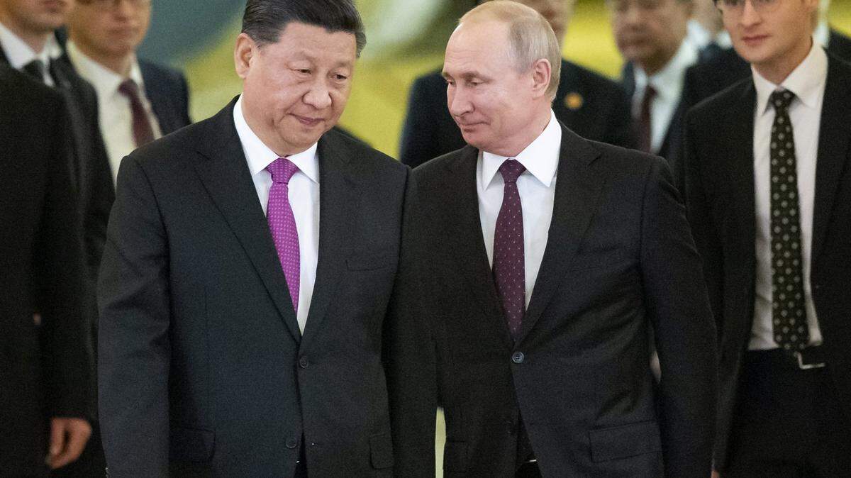 Foto de archivo de 2019. El presidente ruso Vladimir Putin, (centro dcha) junto al presidente de China, Xi Jinping.