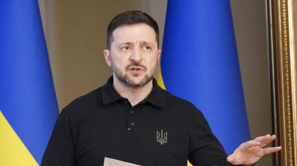 El presidente de Ucrania, Volodomir Zelenski, da una conferencia de prensa en Kiev, el 17 de abril de 2025.