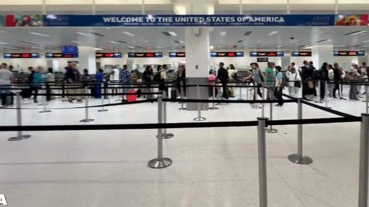 El aeropuerto de Miami informó sobre un nuevo suelo para viajeros en el vestíbulo D, en el área de llegadas internacionales.