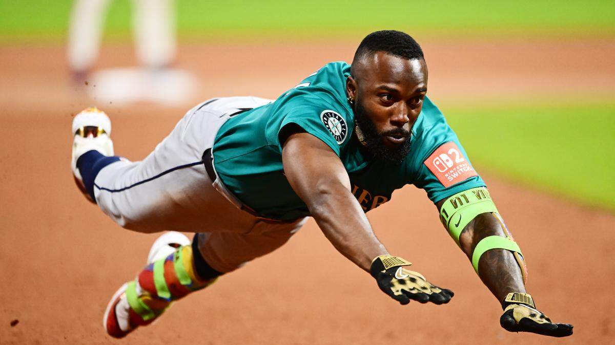 Randy Arozarena alcanzó por primera vez en su trayectoria la marca de 25 cuadrangulares y 25 bases robadas en una misma temporada, un logro que lo coloca en un selecto grupo de peloteros cubanos en la historia de las Mayores.