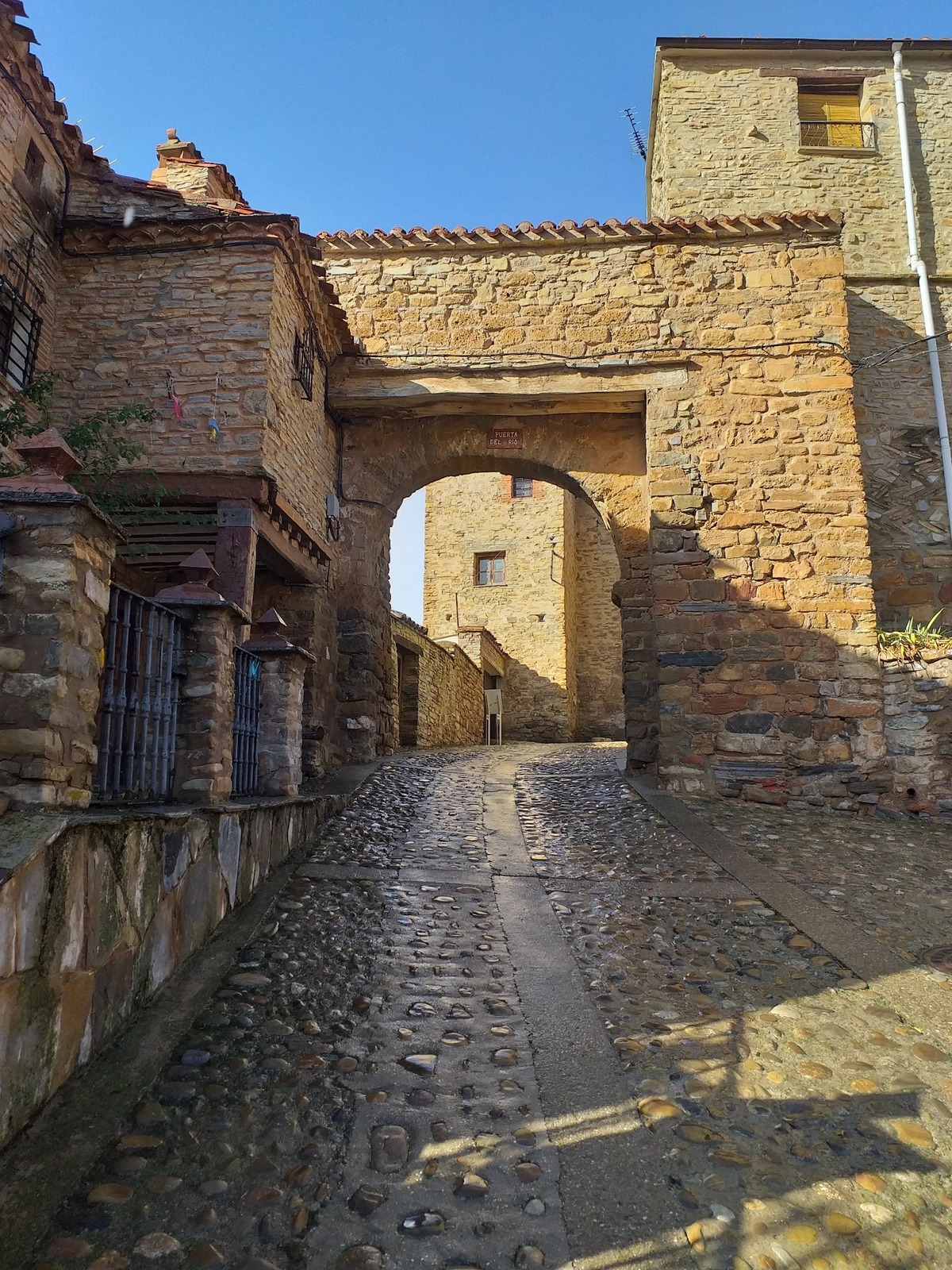 Puerta de entrada a Yanguas.