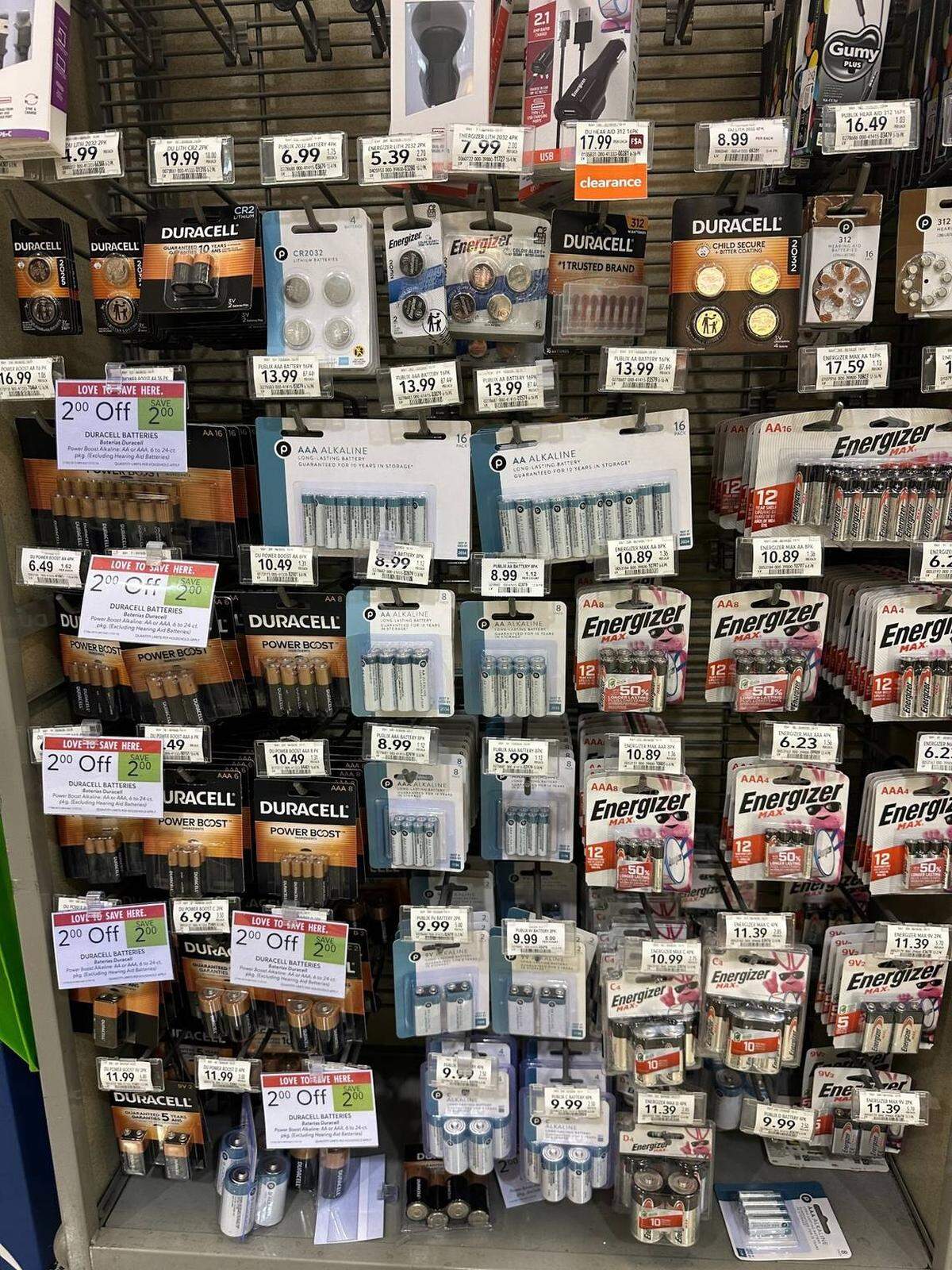 Baterías a la venta en un Publix del área de Kendall el 19 de mayo de 2025. Las baterías deben formar parte de un kit para huracanes para linternas y radios portátiles. 
