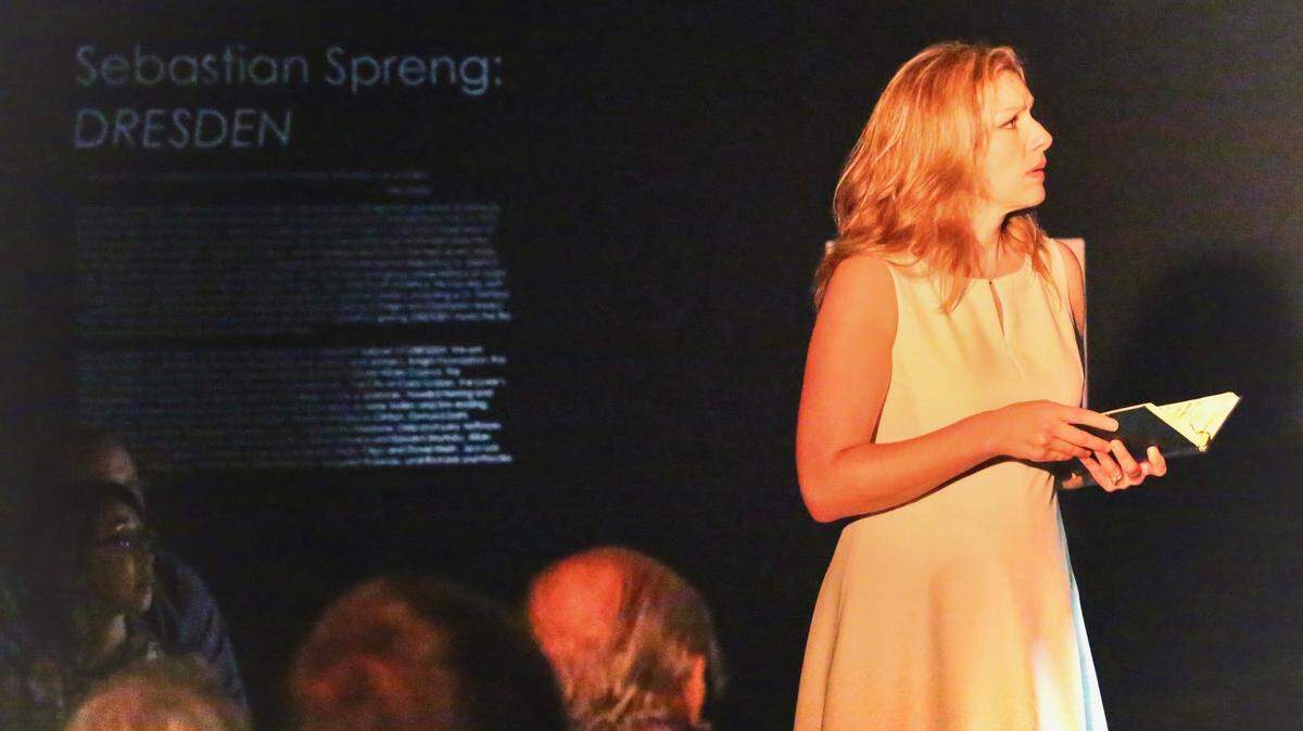 Jennifer Holloway, soprano americana.