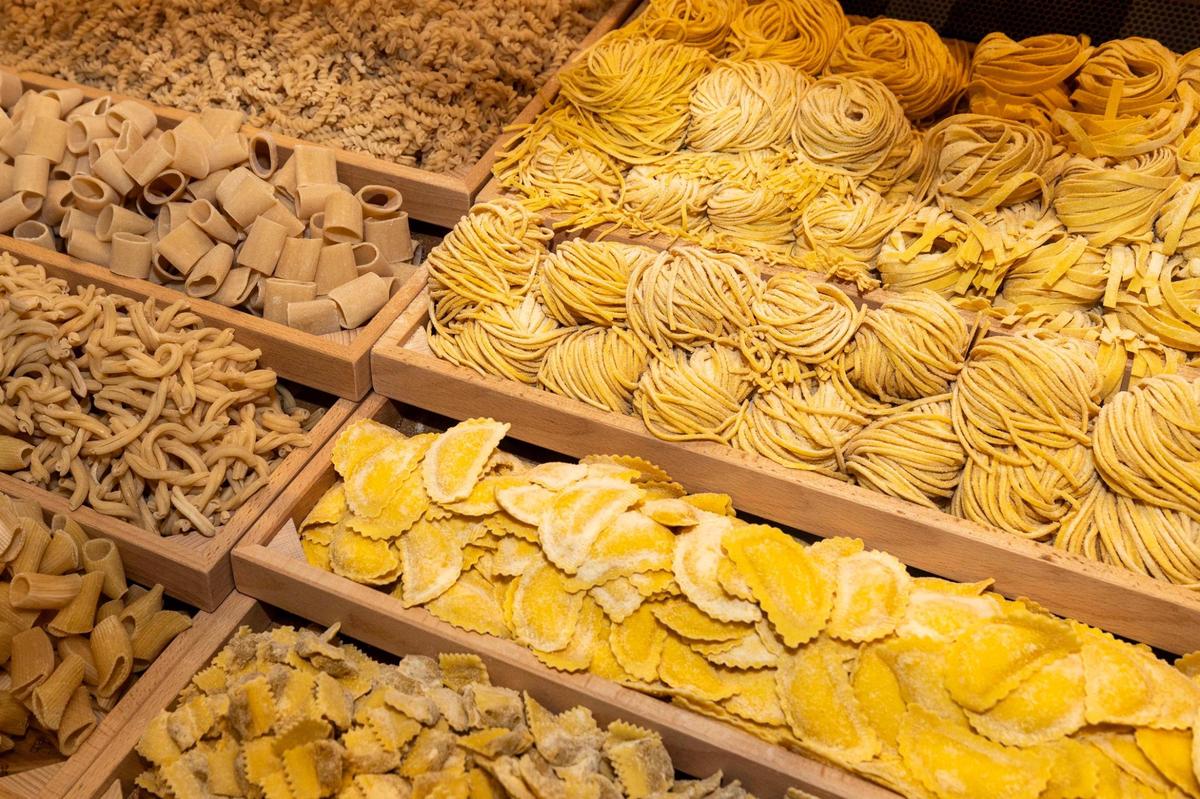 Pasta fresca de todo tipo en Eataly en Aventura Mall.