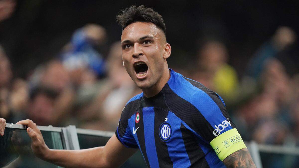 El jugador del Inter Lautaro Martínez celebra tras anotar un gol ante el Milan, en el partido de vuelta de la semifinal de la Liga de Campeones, celebrado el 16 de mayo de 2023 en Milán.