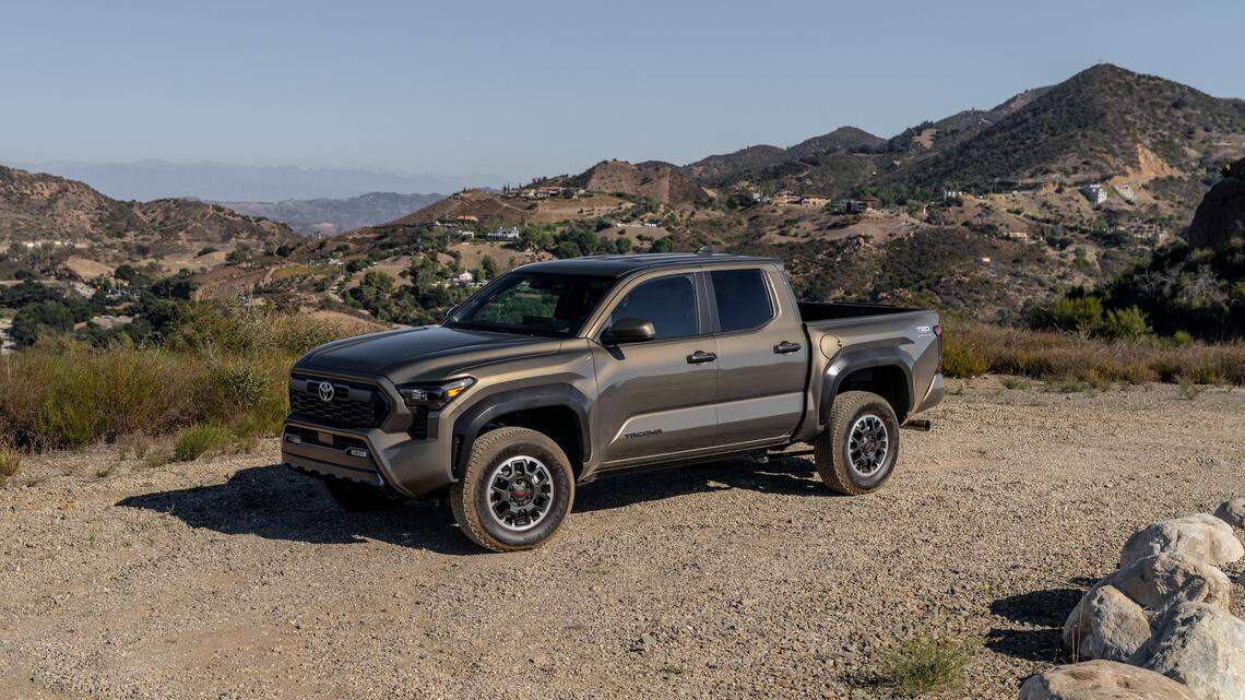 La variedad de combinaciones de cabina y caja de carga del Toyota Tacoma del 2026, por no hablar de su capacidad todoterreno casi legendaria, lo convierte en una opción muy sólida entre las camionetas medianas.