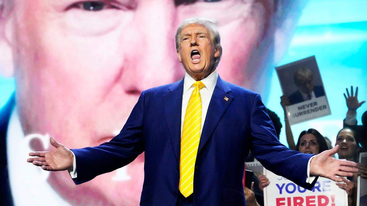 El expresidente de Estados Unidos Donald Trump habla durante un acto de campaña en Phoenix, Arizona, el 6 de junio de 2024.
