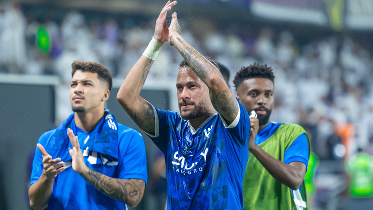 Tras más de un año de ausencia debido a una grave lesión, Neymar volvió a jugar en competición oficial este lunes al entrar en el minuto 77 del partido de la Liga de Campeones de Asia ganado 5-4 por su equipo, Al-Hilal, frente al Al-Ain, de Emiratos Árabes Unidos.