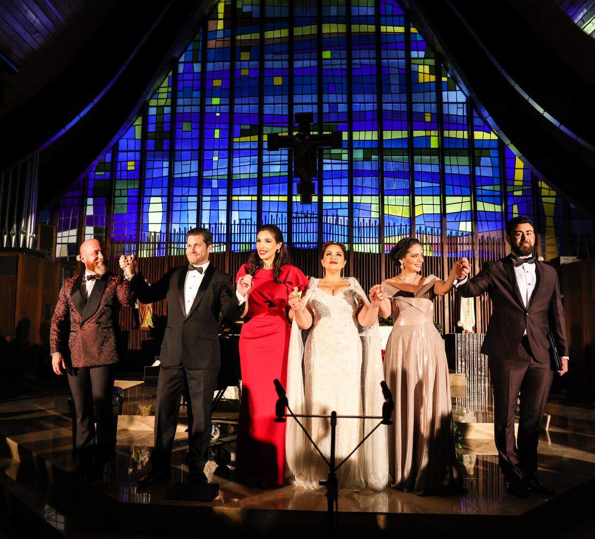 En el “Concierto de Navidad de 2022” los participantes fueron, de izq a der: Roberto Berrocal, pianista, Martin Nusspaumer, tenor, María Antúnez, mezzo soprano, Eglise Gutiérrez, soprano, Maria Aleida Rodríguez, soprano, Eleomar Cuello, barítono.