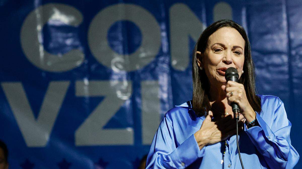 María Corina Machado, candidata presidencial de la oposición, habla con sus seguidores tras recibir los resultados de las primarias de la oposición el 23 de octubre de 2023, Caracas, Venezuela.