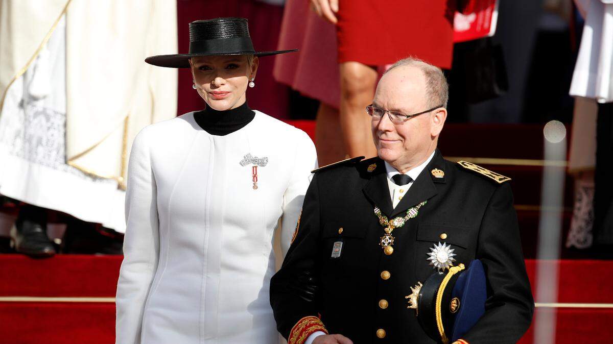 El príncipe Alberto de Mónaco junto a su esposa Charlene en una imagen de archivo. La pareja se casó en 2011.