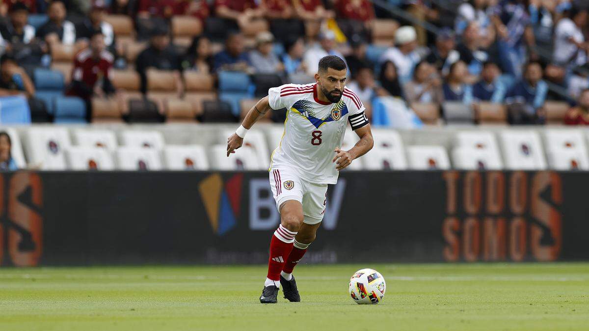 Tomás Rincón es el hombre récord de la selección de fútbol de Venezuela con 141 presentaciones.