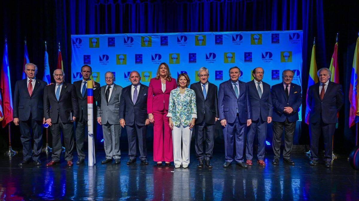 LOS LIDERES que participaron en el Octavo Diálogo Presidencial este martes 7 de noviembre en el MDC: Laura Chinchilla, expresidenta de Costa Rica; Osvaldo Hurtado, expresidente de Ecuador; José María Aznar, exjefe del Gobierno de España; Andrés Pastrana, Expresidente de Colombia; Miguel Angel Rodriguez; expresidente de Costa Rica además de Iván Duque, Expresidente de Colombia, Luis Alberto Lacalle, expresidente de Uruguay, Jamil Mahuad, expresidente de Ecuador, Sebastián Piñera, expresidente de Chile, Jorge Tuto Quiroga, expresidente de Bolivia.