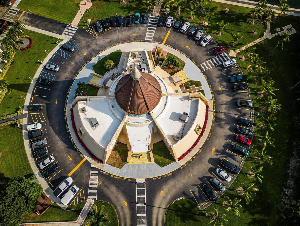 La Ermita fue construida hace ya medio siglo con las donaciones de cubanos exiliados en Estados Unidos y se ha vuelto un sitio de peregrinación para locales y visitantes.