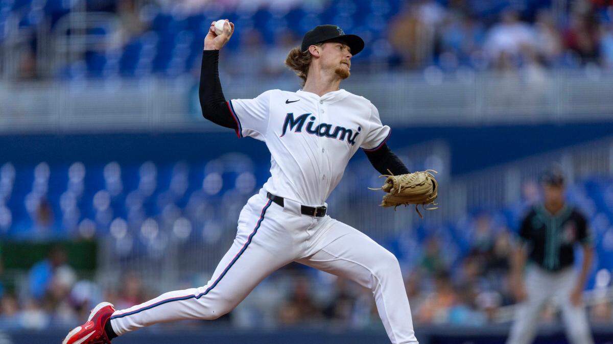 El abridor de los Marlins Max Meyer lanza en el primer inning del partido ante los Diamondbacks de Arizona, celebrado el 16 de abril de 2025 en Miami.
