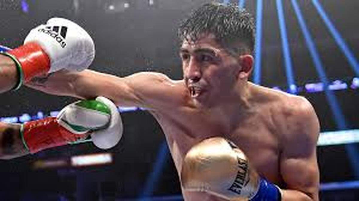 Leo Santa Cruz va a su próxima pelea este 5 de febrero en Las Vegas contra Keenan Carbajal como si fuera un renacimiento. Luego de más de 15 años en el boxeo profesional, el campeón mexicano aún siente el nerviosismo del primer día.