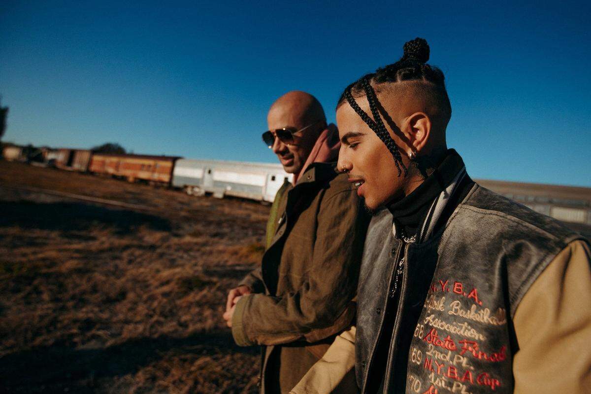 Cadavid ha realizado videos y fotos de Wisin y Raw Alejandro.