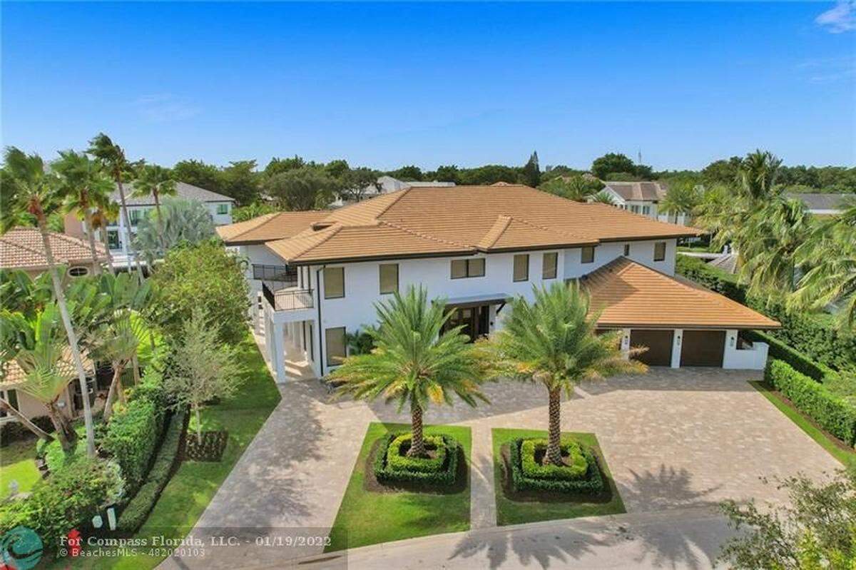La casa que Messi compró en el sur de la Florida después de una búsqueda junto a su familia tiene la ventaja que se encuentra al final de una calle cerrada, por lo que solo recibe a quienes van expresamente para su residencia.