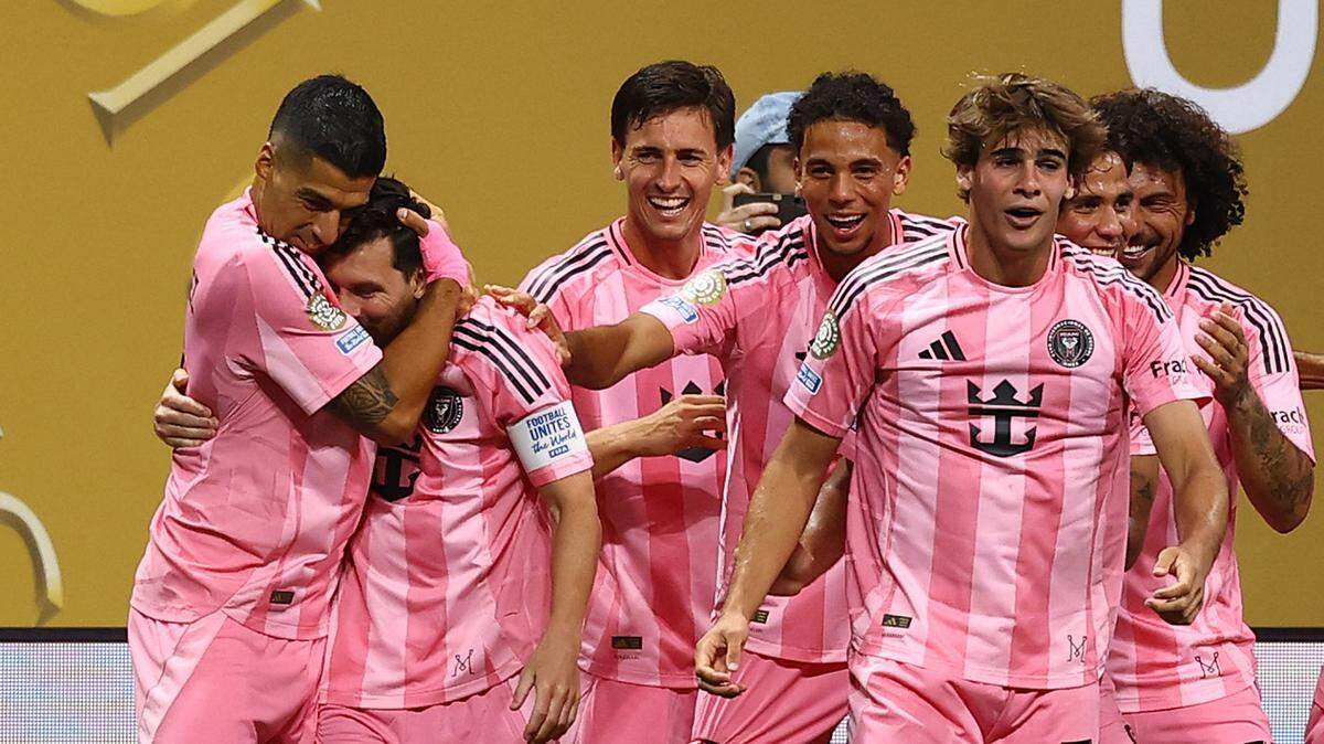 Inter Miami CF forward Lionel Messi (10) celebrates scoring their second goal with Inter Miami CF forward Luis Suarez (9) and teammates during the second half during a group stage match of the 2025 FIFA Club World Cup at Mercedes-Benz Stadium in Atlanta, Ga.