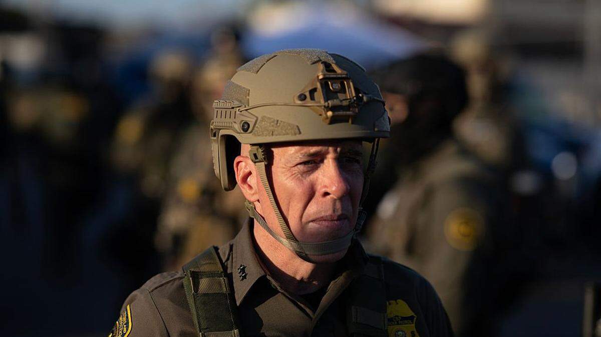 BROADVIEW, ILLINOIS - SEPTEMBER 27: U.S. Border Patrol Chief Greg Bovino leads his troop as they confront demonstrators outside of an immigrant processing center on September 27, 2025 in Broadview, Illinois. The demonstrators were protesting a recent surge in ICE apprehensions in the Chicago area, part of a push by the Trump administration dubbed Operation Midway Blitz. (Photo by Scott Olson/Getty Images)