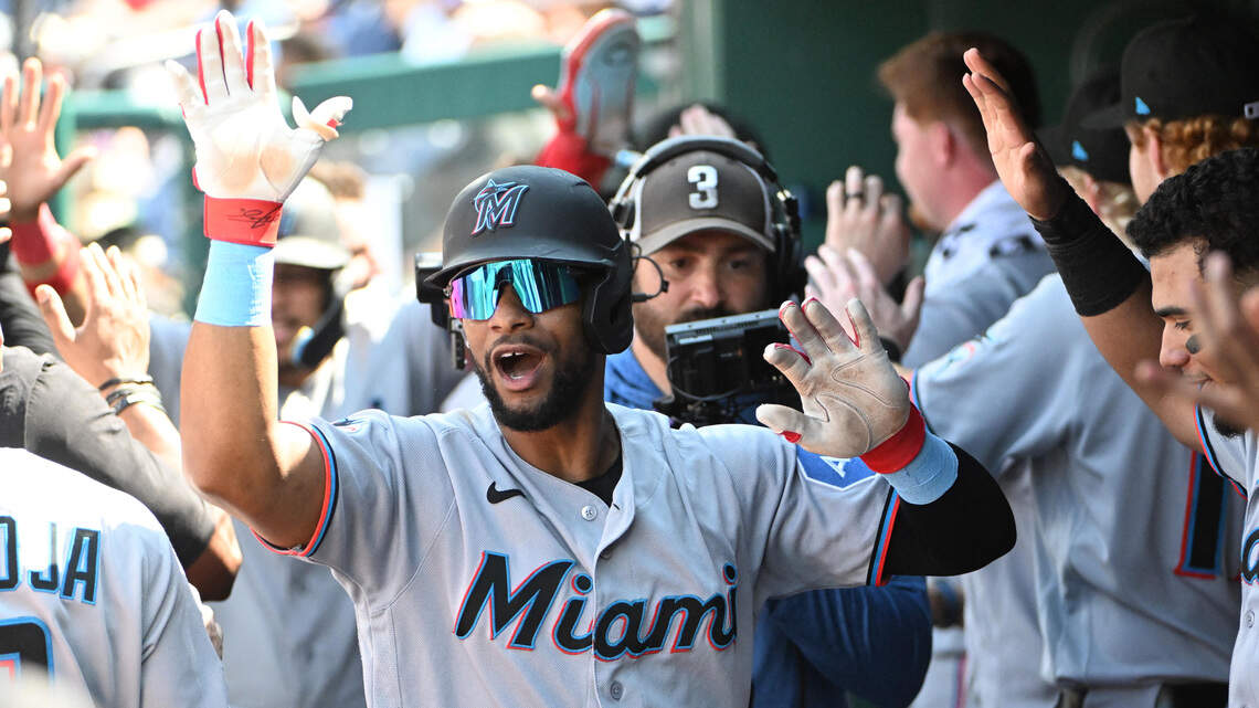 Los Marlins despiertan a la hora de recoger los bates y ganan en un final de película en Washington