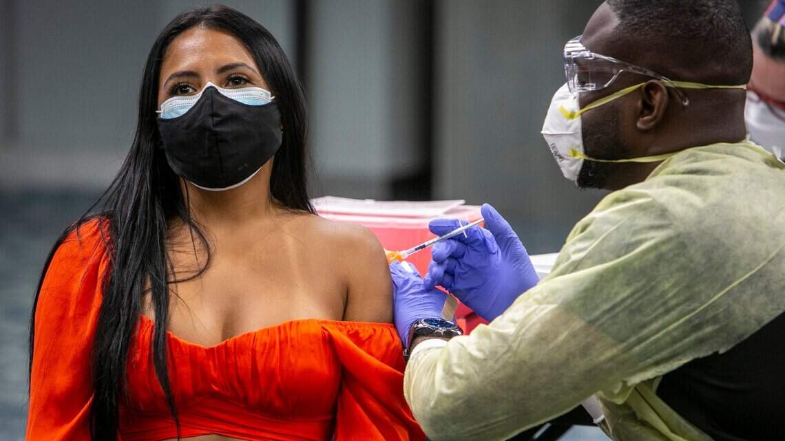 ¿Buscas la vacuna? Te contamos las noticias principales sobre las dosis en Miami y Florida