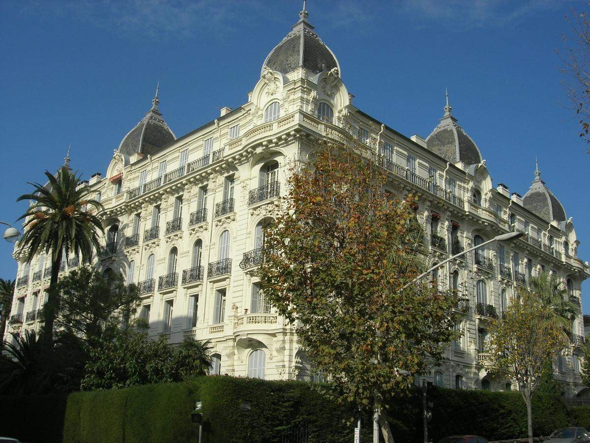 Elegante edificio Belle Epoque de Niza que da fe del tipo de arquitectura construido para los vacacionistas.