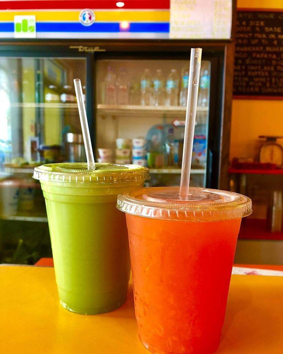 Athens Juice Bar en North Miami Beach, ha sido una institución local desde 1942, mucho antes de que empezáramos a añadir cosas como clorofila y los probióticos a nuestras bebidas.