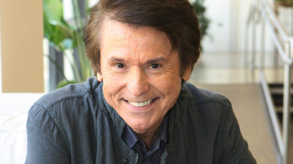 El cantante español Raphael llega a Miami para brindar un concierto el viernes 15 en el James L. Knight Center.