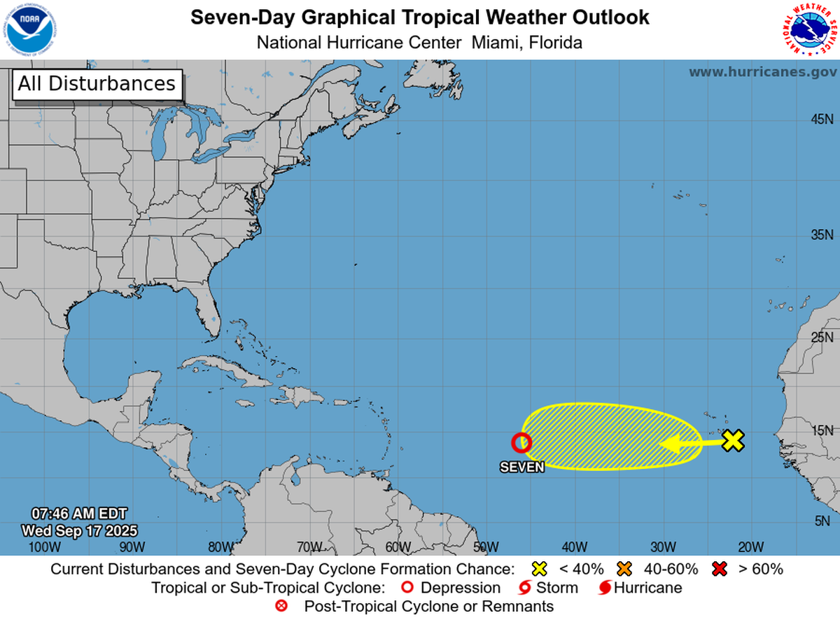 El NHC también está observando una onda tropical ubicada justo al este y sureste de las Islas de Cabo Verde.