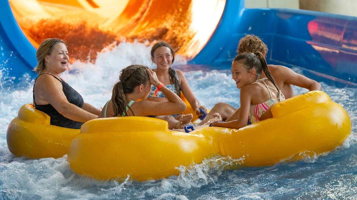 Un nuevo parque acuático bajo techo ya está listo para causar una gran impresión para visitantes de todas las edades. El Great Wolf Lodge, en Naples, en la costa del Golfo, tendrá su grand opening el próximo 18 de septiembre.