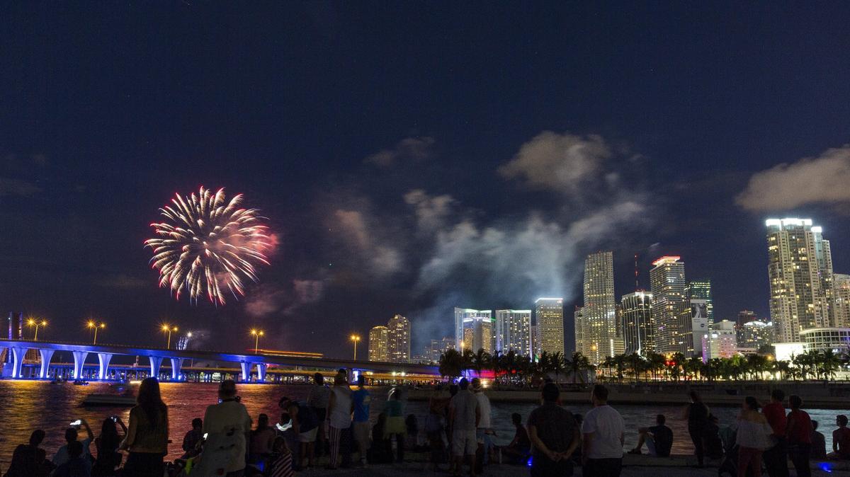 Los miamenses no podrán ver este 4 de Julio el show de fuegos artificiales en Bayfront Park, que fue cancelado para proteger a las personas por aumento de casos de COVID-19.