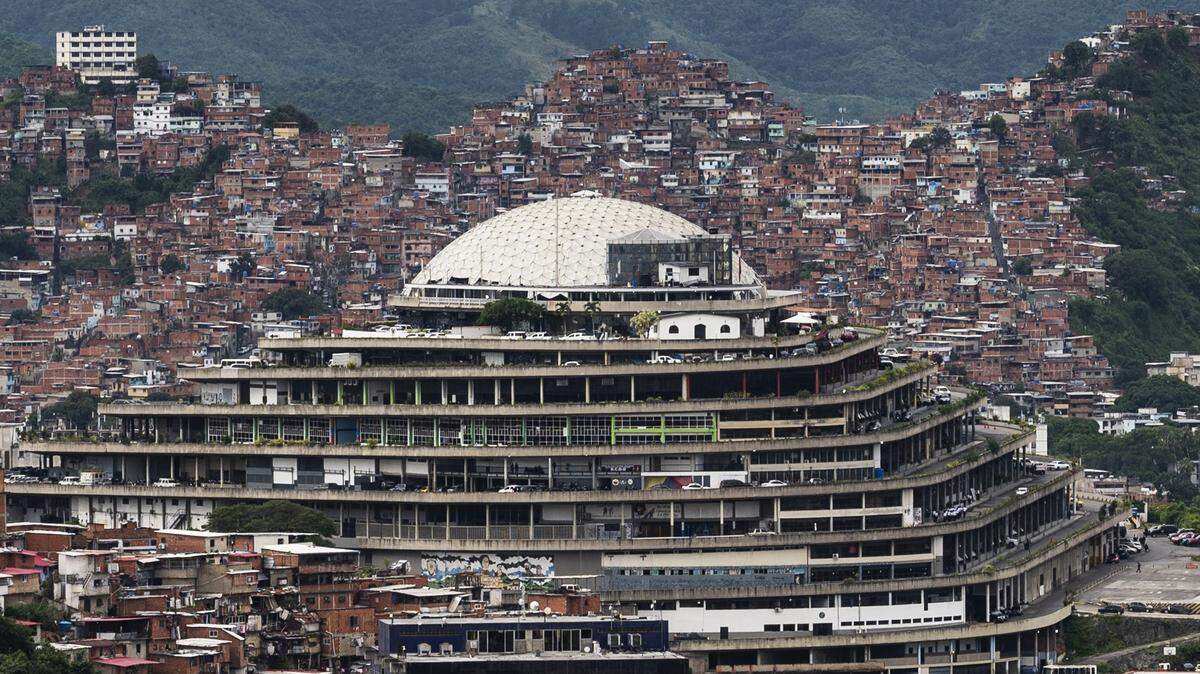 Vista general del edificio El Helicoide, sede del Servicio Bolivariano de Inteligencia Nacional (SEBIN) en Caracas, el 12 de septiembre de 2022.