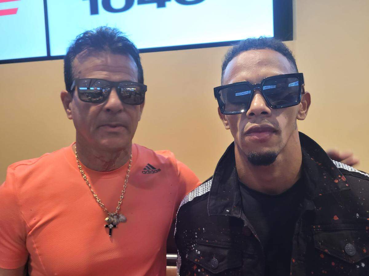 Víctor Abreu junto a su profesor Eufrasio González.