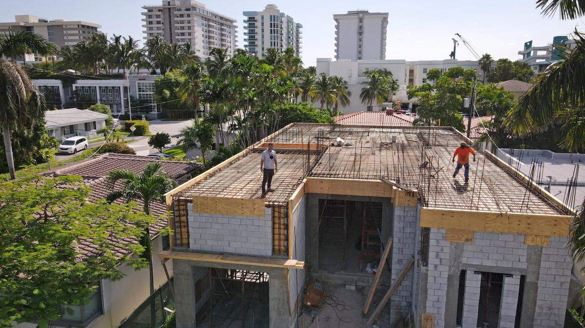 Real estate experts predict homebuilders will soon have to offer deals to buyers since the market is anticipated to slow. Above: Realtor and single-family home developer Jeff Rose, who lives in Surfside with his family, built and sold numerous homes in the neighborhood in 2021.