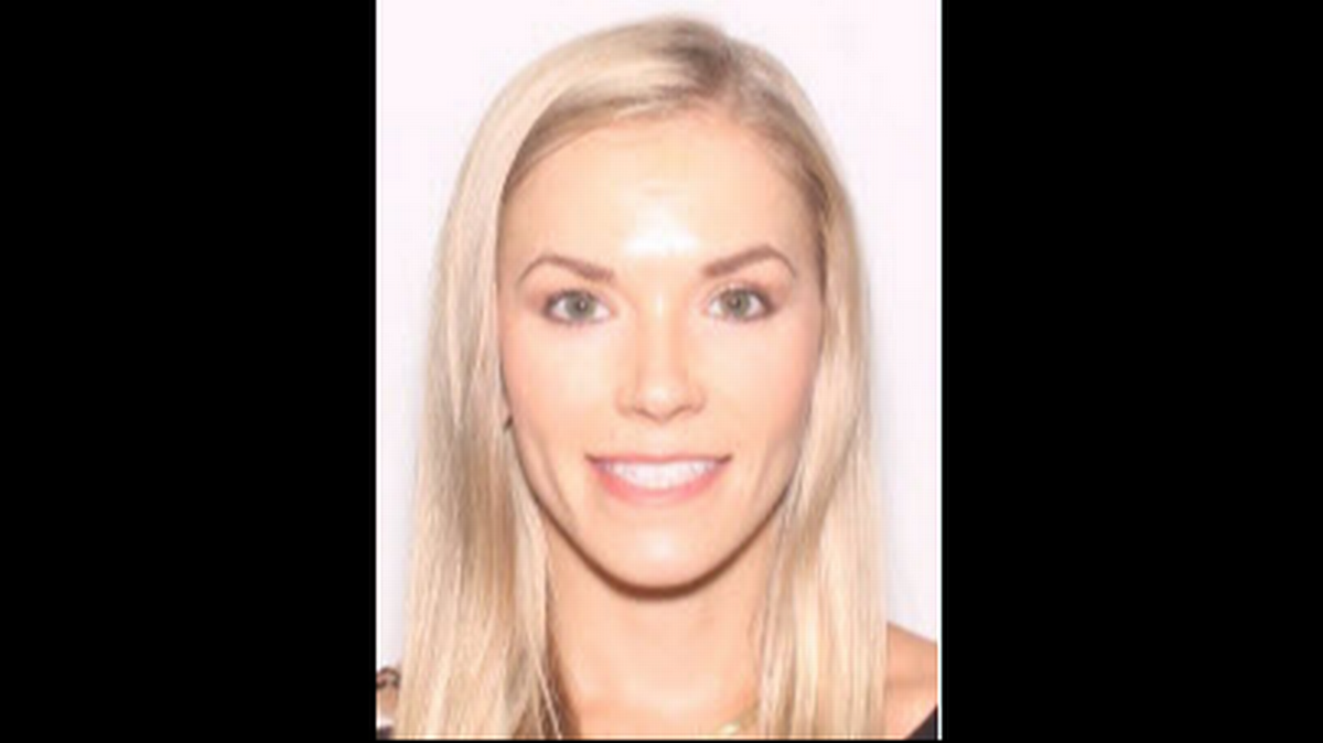 Kristin Stevens, de 40 años, murió apuñalada por su ex novio, James Christopher Lindsey, el mismo día que él debía ser encausado por un cargo de violencia doméstica. 