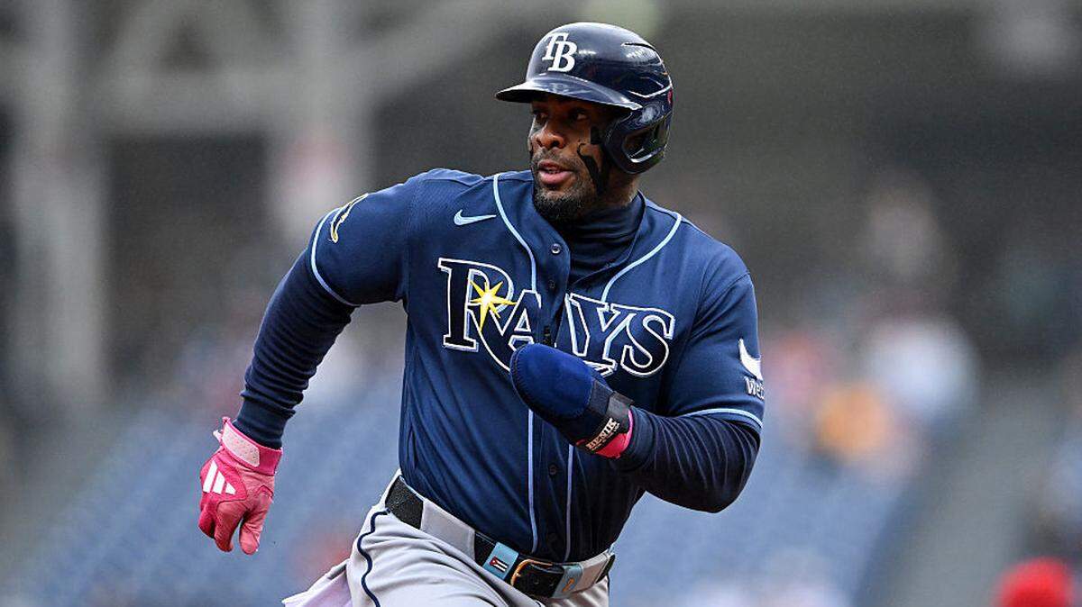 El villaclareño Yandy Díaz alcanzó este jueves los 1,000 hits en las Mayores, convirtiéndose en apenas el cubano número 20 que lo logra. 