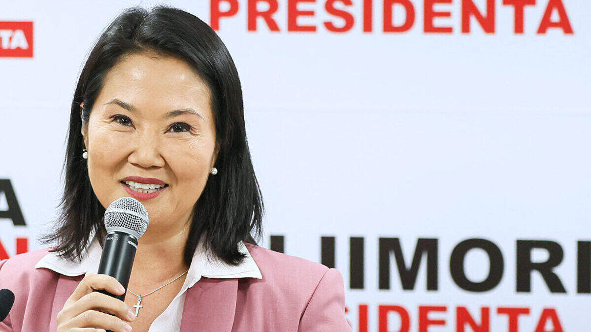 La criminalidad e inestabilidad política son dos de los retos que enfrenta Keiko Fujimori, presidenta electa de Perú. En la foto, Fujimori da un discurso en la sede de su partido, en Lima, el miércoles 24 de junio de 2026.