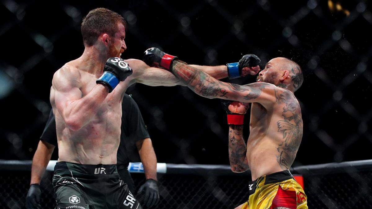 Marlon “Chito’’ Vera (der.) perdió la oportunidad de su vida. En un evento hecho a su medida, el guerrero ecuatoriano no pudo con el juego más completo de Cory Sandhagen, quien se impuso por decisión dividida en la UFC en San Antonio.  