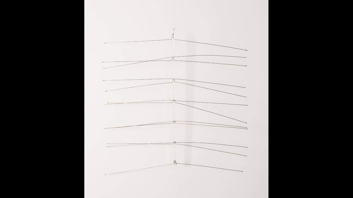 ‘Dibujo sin papel 76/7’, 1976, de Gego. Acero inoxidable y plexiglás, 23 5/8 x 27 9/16 pulgadas.