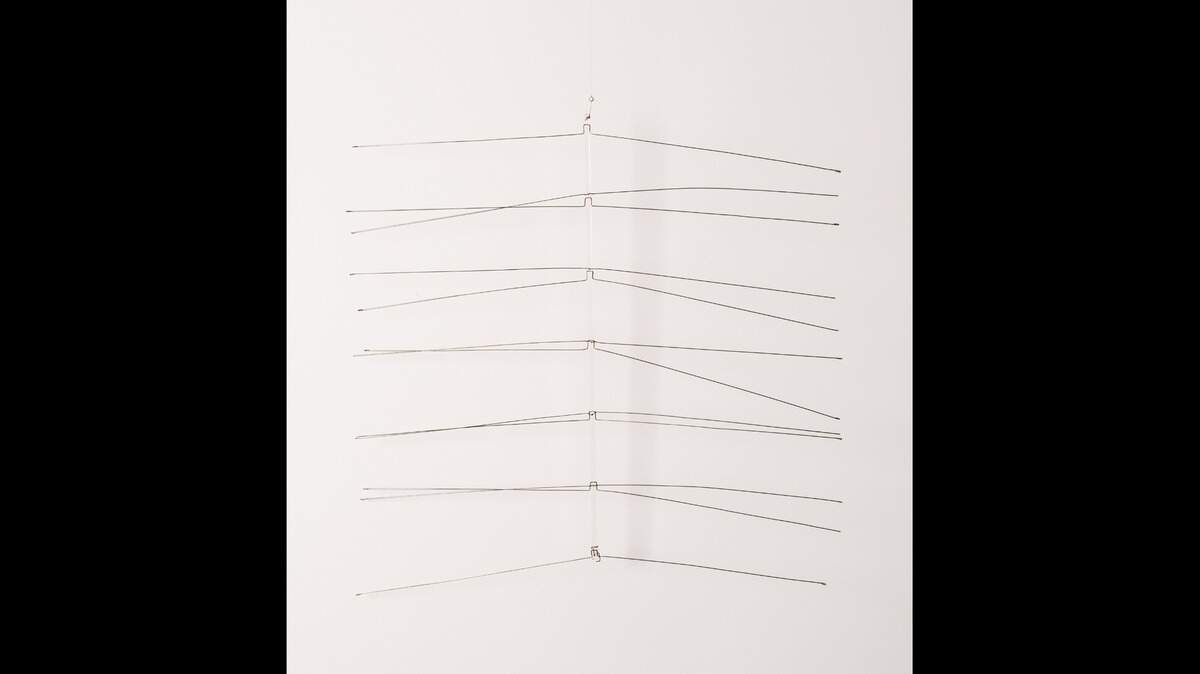 ‘Dibujo sin papel 76/7’, 1976, de Gego. Acero inoxidable y plexiglás, 23 5/8 x 27 9/16 pulgadas.