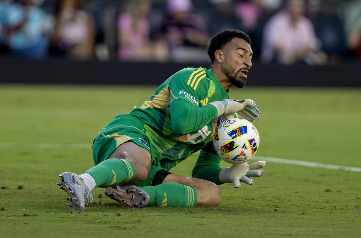 El portero Drake Callender se marcha a Charlotte FC en medio de una funesta temporada marcada por las lesiones, que hicieron que perdiera su confianza y su titularidad en favor de Óscar Ustari.