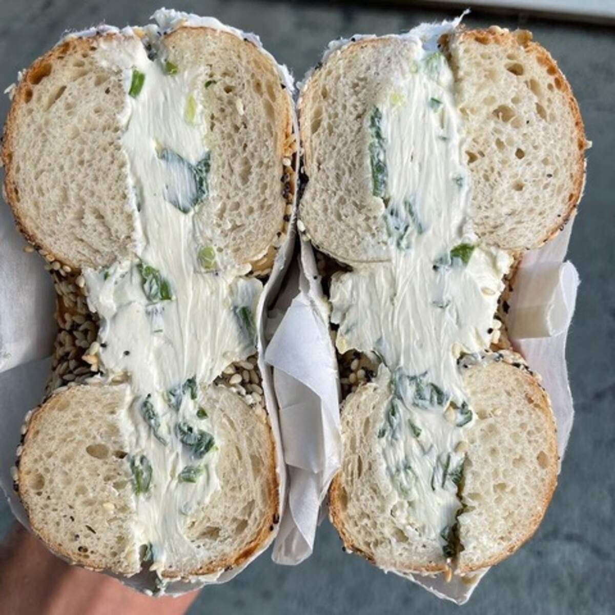 La comida para llevar en esta pequeña tienda en MiMo puede demorar hasta dos horas, pero a nadie que desee un bagel enrollado a mano de gran tamaño al estilo neoyorquino parece importarle.