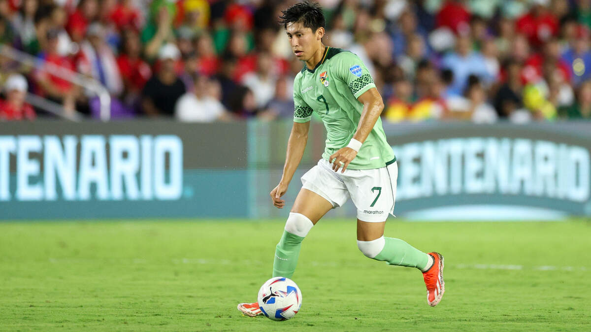 Con un gol digno de postal, el volante de Bolivia Miguel Terceros le dio el triunfo a su selección 1-0 ante Colombia, en el partido de la eliminatoria mundialista celebrado el 10 de octubre de 2024 en El Alto, Bolivia.